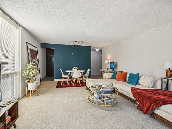 5th image of 200 N Dearborn St Unit 1303