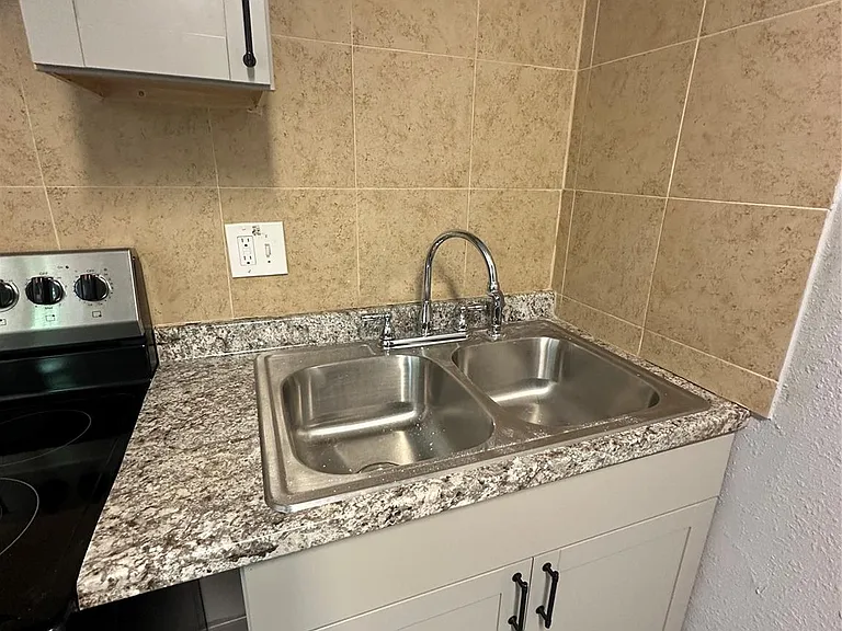 2419 Pannell St #26 — Photo 34