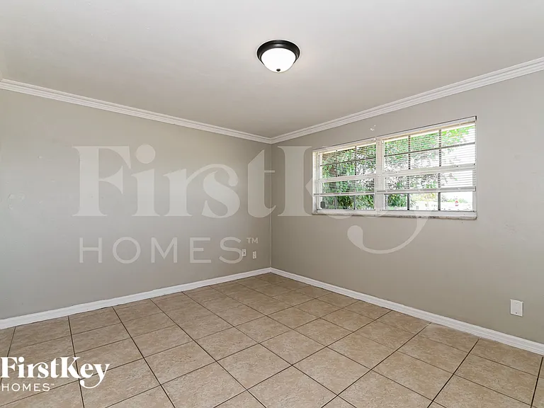 401 NE 15th Ave — Photo 9