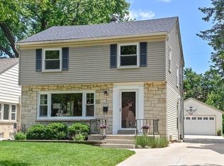 2452 N 83rd St, Wauwatosa, WI 53213