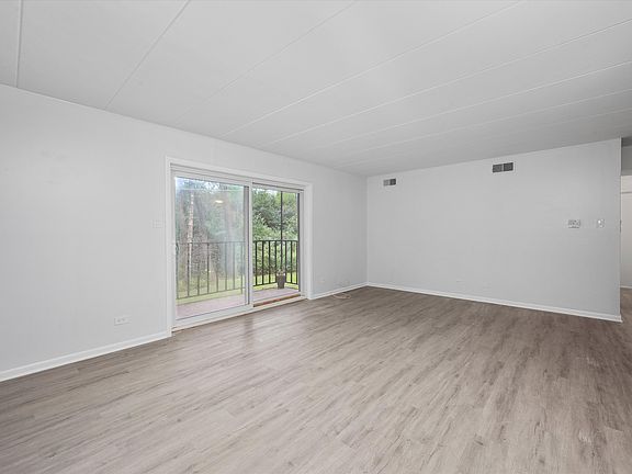 5th image of 2807 Willow Rd #1