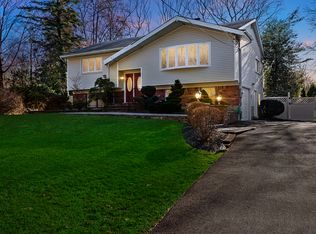 137 N Side Rd, Wading River, NY 11792