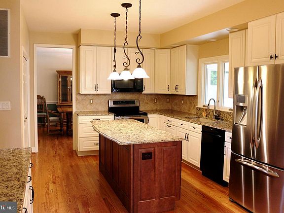5th image of 19234 Jamestown Dr