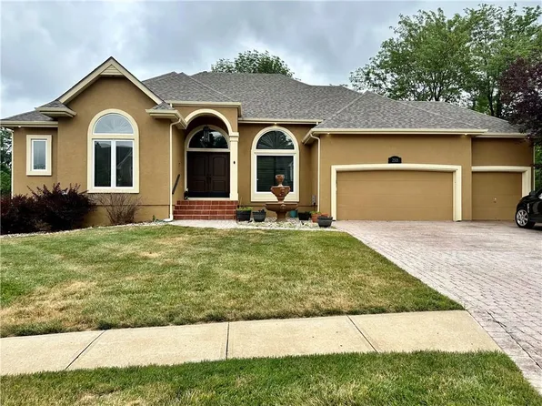 2508 SW Winterbond Cir, Lees Summit, MO 64081