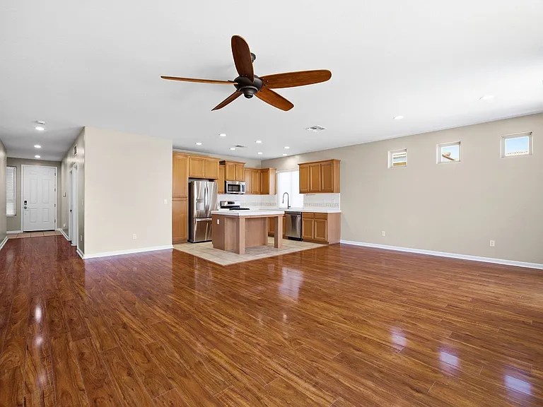 1428 N Leila St — Photo 8