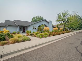 97 Freshwater Dr, Phoenix, OR 97535