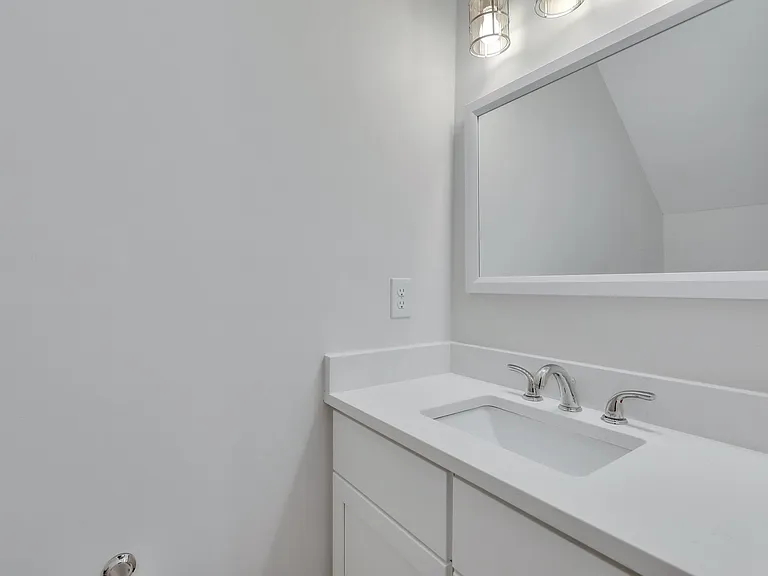 232 Stephenson Ave #4D — Photo 8