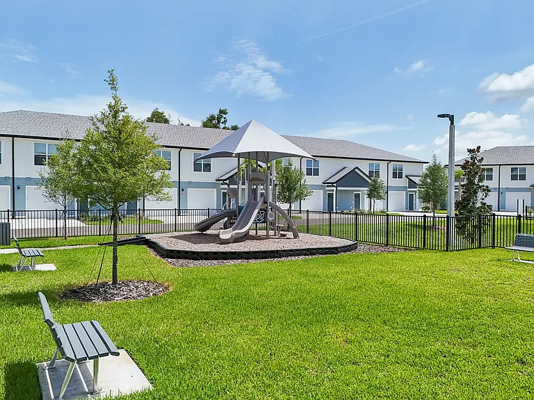 Lake Tavares Apartments — Photo 52