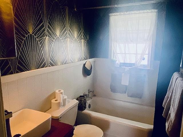 1st image of 903 Ross Ave