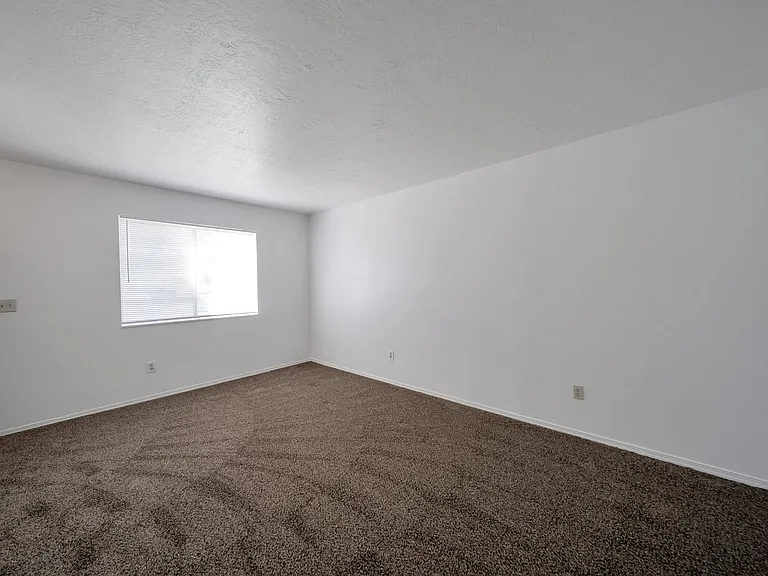 558 N Redwood Rd #2 — Photo 16