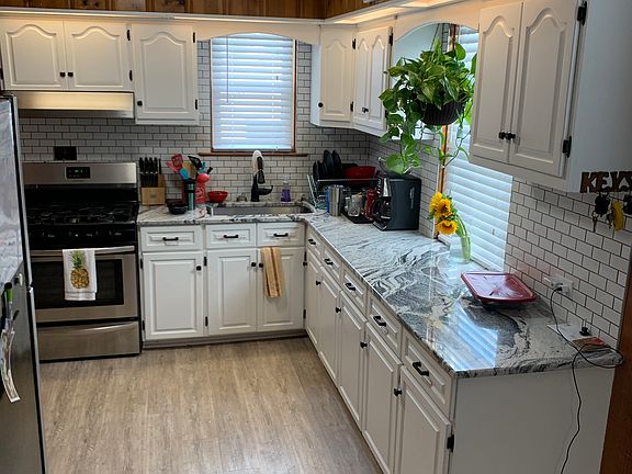3rd image of 547 Bayside Dr
