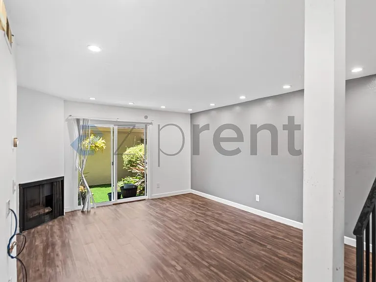 11030 Firethorne Dr — Photo 5