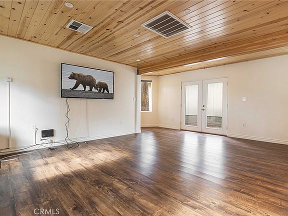 3rd image of 137 E Barker Blvd