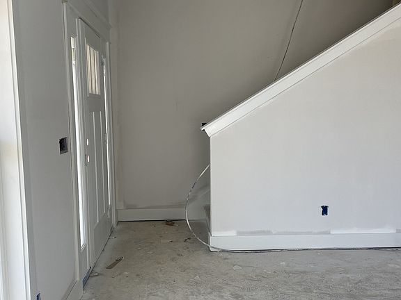 4th image of 744 Jersey Dr