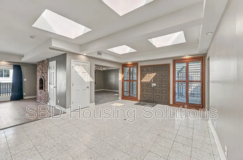 2 bed, 2.0 bath, 1755 sqft, $2,500 — Photo 3