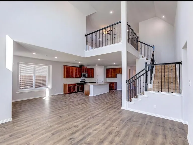 1012 Rosebay Dr — Photo 7