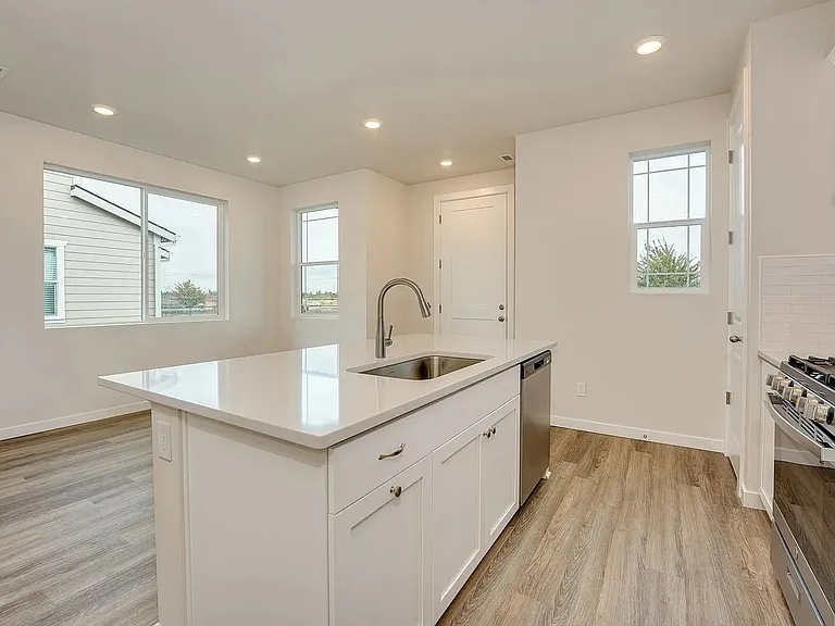 8266 SE Blanton — Photo 9