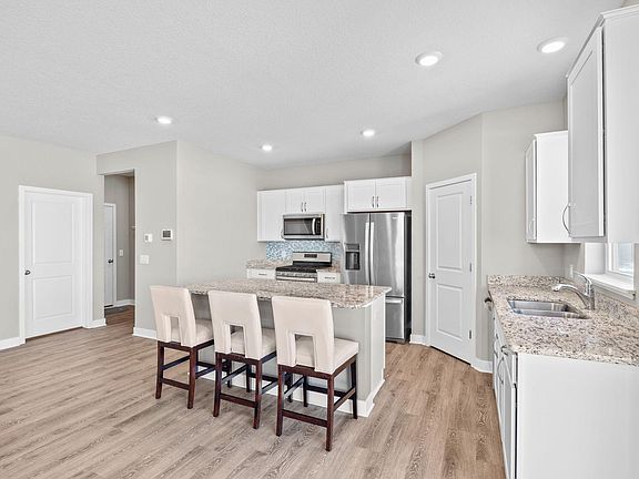 5th image of 1076 Shoreview Dr