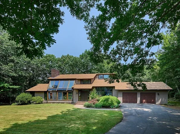 6 Blue Sky Dr, Westfield, MA 01085