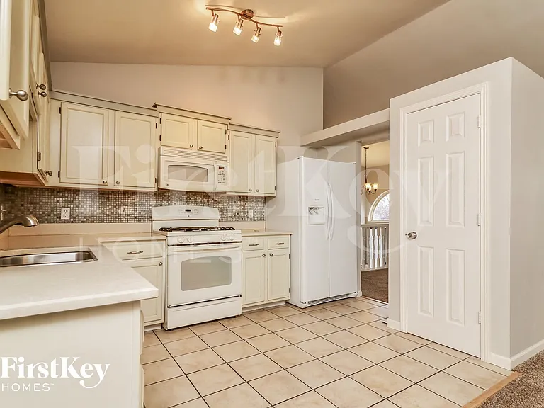 1831 Florine Ct — Photo 8