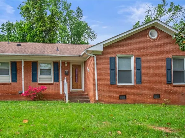 3120 Flanders Dr, Winston Salem, NC 27105