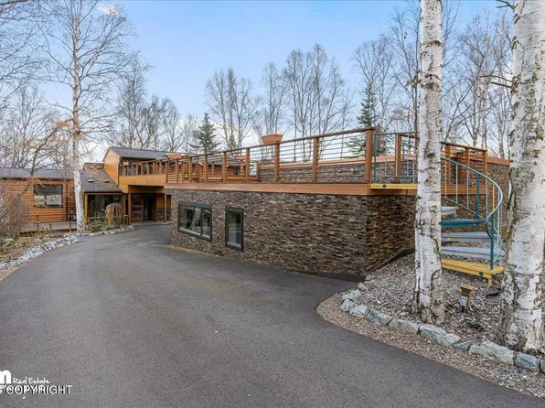 8749 Emerald St, Anchorage, AK 99502