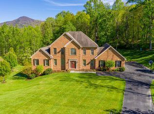 7526 Grape Holly Ln, Roanoke, VA 24018