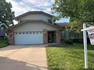 924 Iron Rd, Papillion, NE 68046
