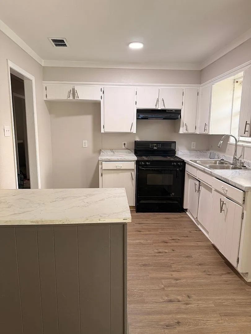 Newly Updated 3Bed 1 Bath single family home — Photo 3