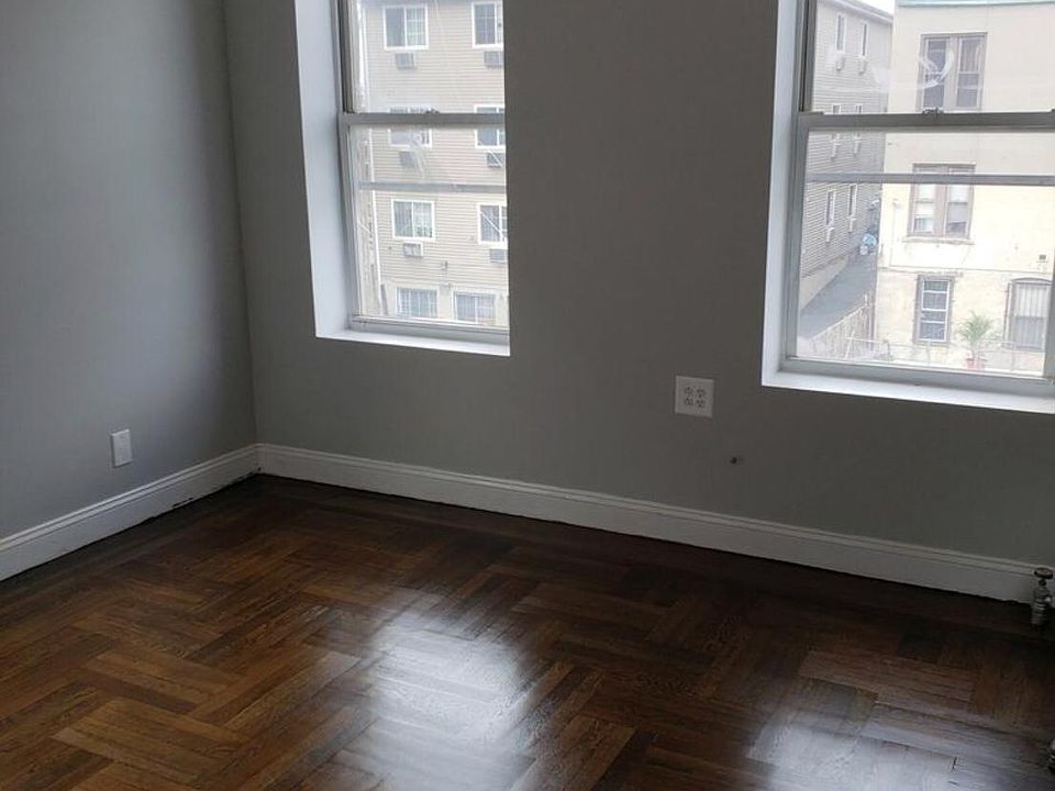 1st image of 753 E 226th St