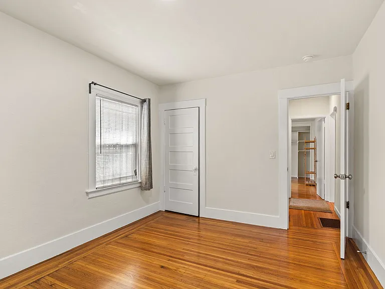 3318 Maple Ave — Photo 8
