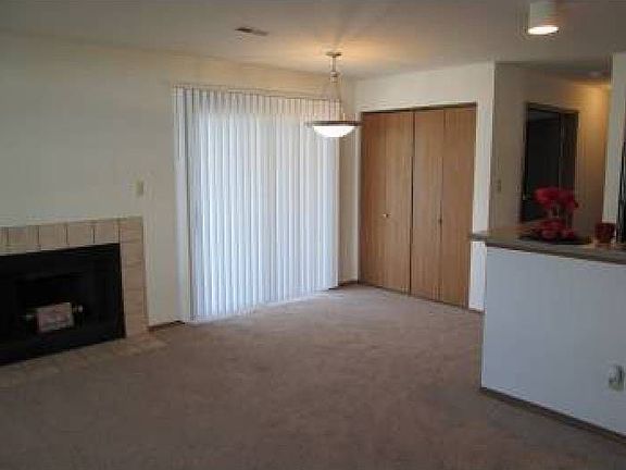 Dining room/ Fireplace