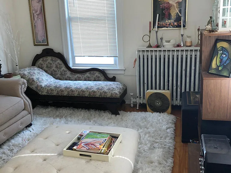 2437 Dupont Ave S #4 — Photo 3