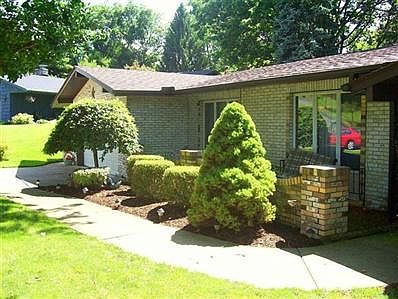 2nd image of 594 Saxony Dr