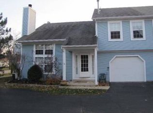 297 Whitewood Dr, Streamwood, IL