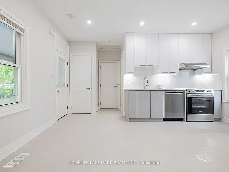 41 Arnold Cres #2 — Photo 8