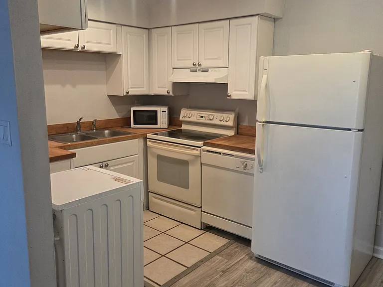 5380 4th St N #203 — Photo 2