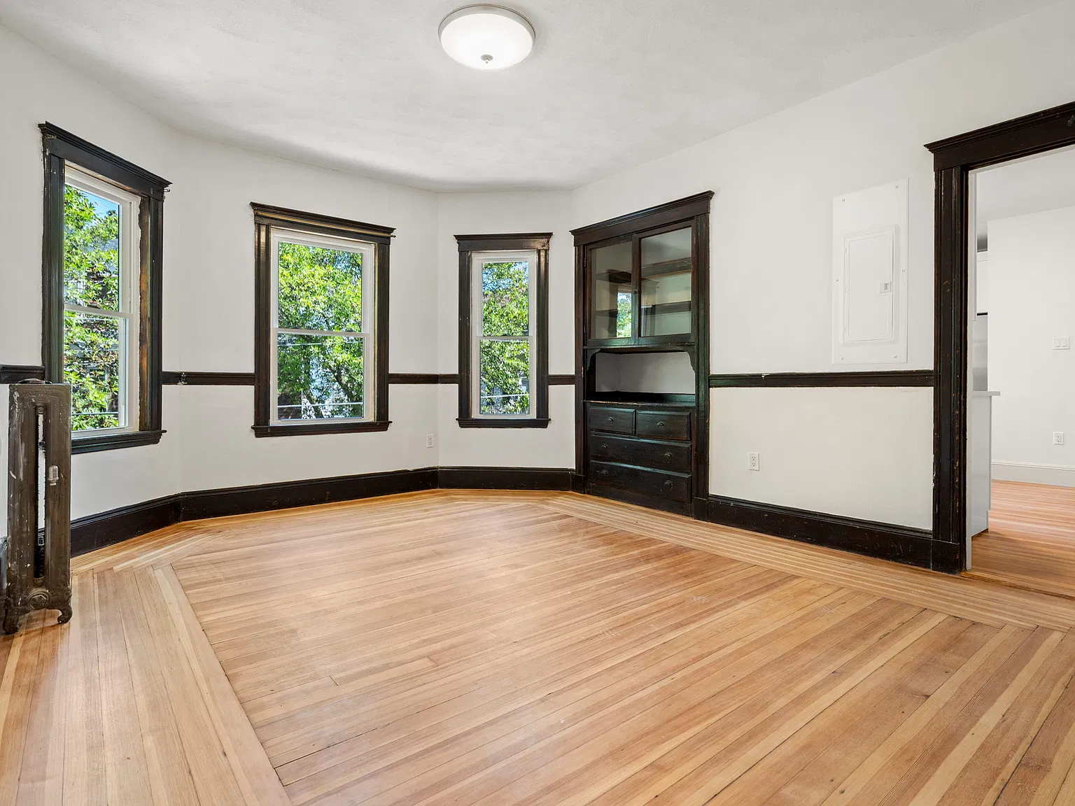 5 bed, $7,495 — Photo 2