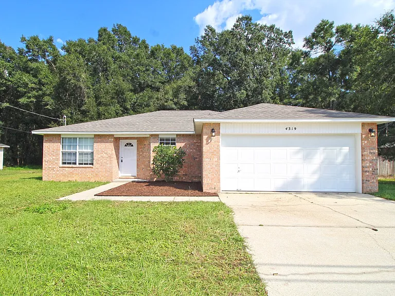 4319 Crosswinds Dr — Photo 1