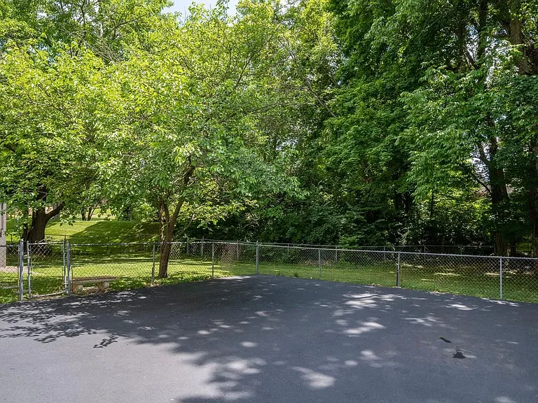 9802 Tamarisk Pkwy — Photo 28