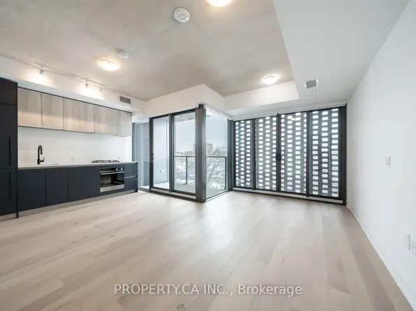 2625 Dundas St W #407, Toronto, ON M6P 0C5