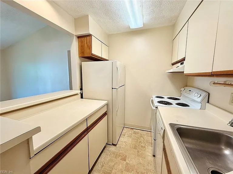 410 Wells Ct — Photo 7