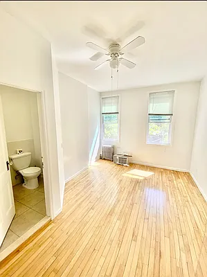 Rented by Amorelli Realty | media 10