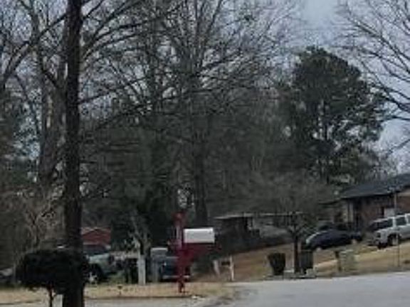 Exterior Neighborhood (street photo)