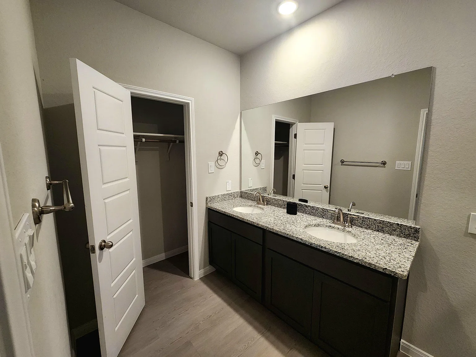 3 bed, 2.0 bath, 1095 sqft, $1,161 — Photo 4