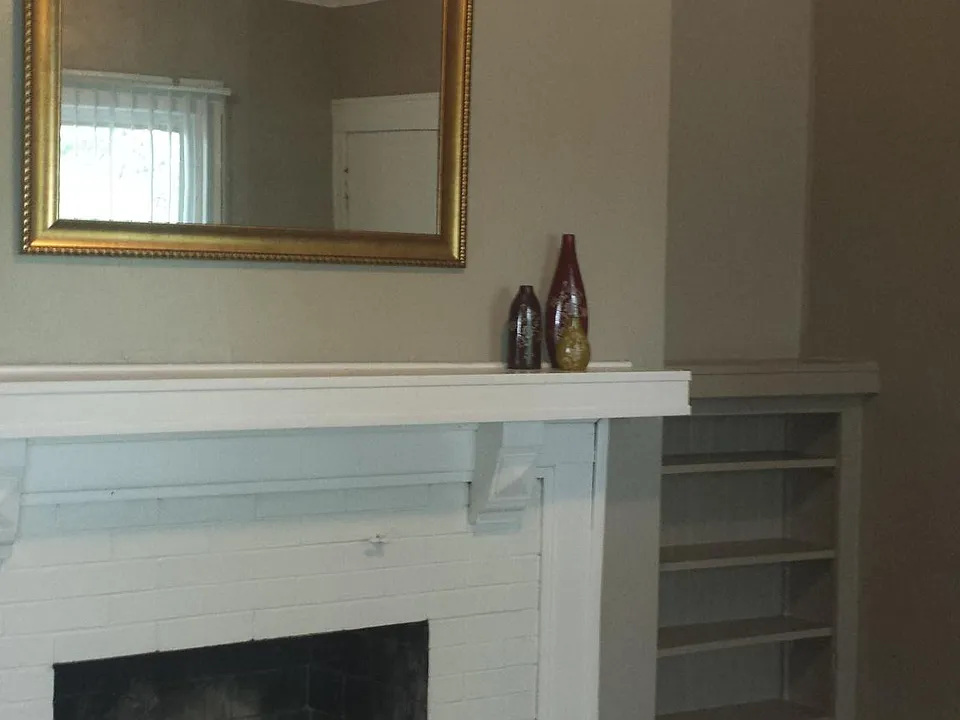 Living room w/ working fireplace
