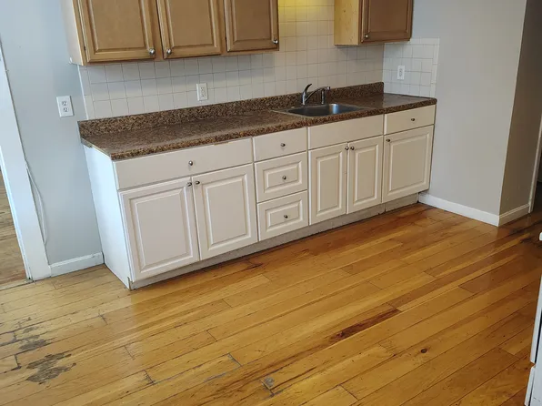 783 Lawrence St #3R, Lowell, MA 01852