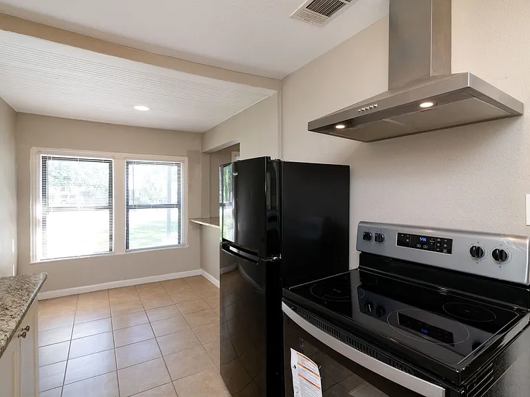 207 Hackberry St — Photo 8