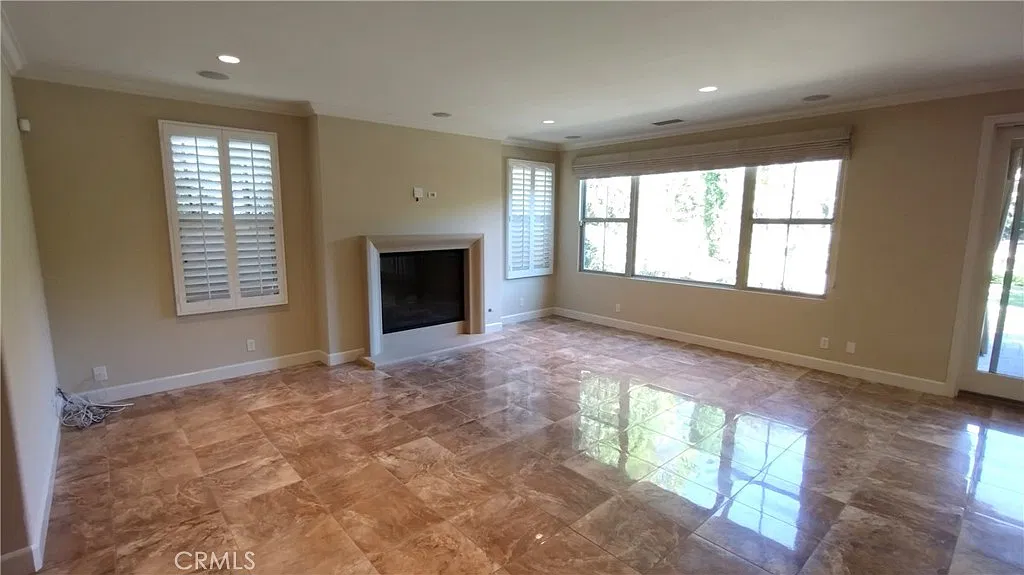 3 bed, 2.5 bath, 2364 sqft, $5,500 — Photo 2