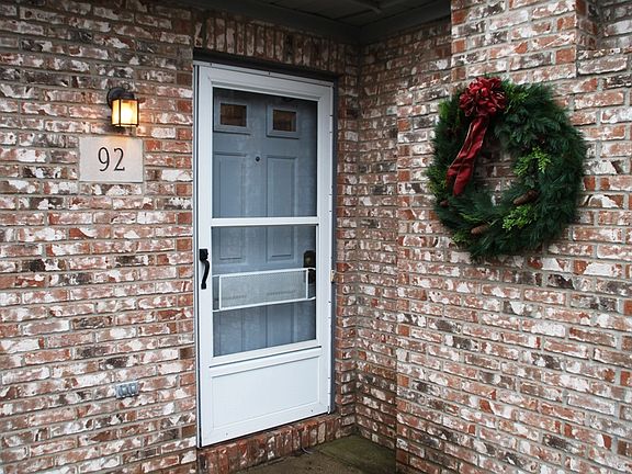 2nd image of 92 Stonegate Cir